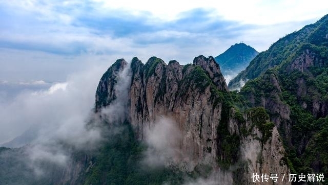 流纹岩|晴天下雨，空中悬桥，化石岩壁，这个方洞记录了雁荡山的亿年历史