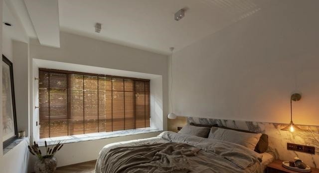 贴膜|越来越多人家里不装窗帘了，现在流行这样装，隐私好大家争着效仿