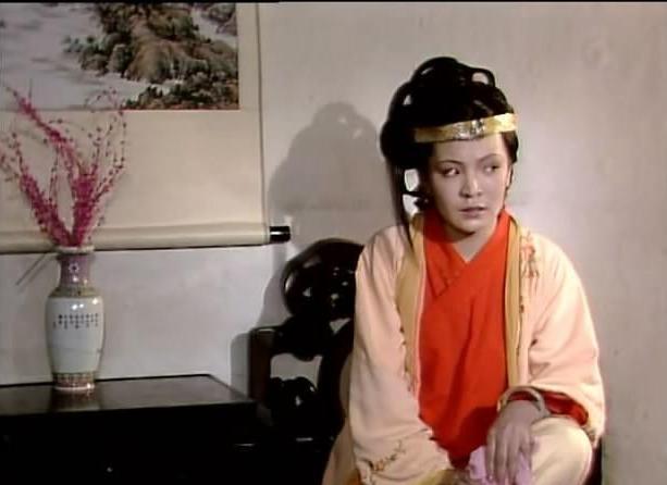 夏金桂&难怪夏金桂要在薛家撒泼打滚“辱夫骂婆”,你看宝钗在家做什么