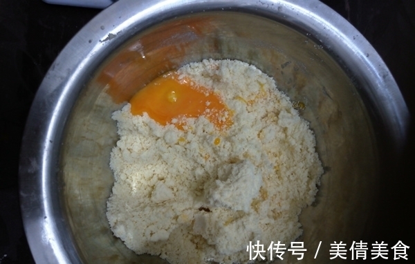 瓜瓣儿|南瓜别再煮粥,教你一种新吃法,比南瓜饼还要香,上桌都抢着吃!