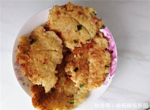  剩饭|1碗剩饭1个鸡蛋，不炒不煮，酥脆喷香，凉了更好吃，小孩很爱吃