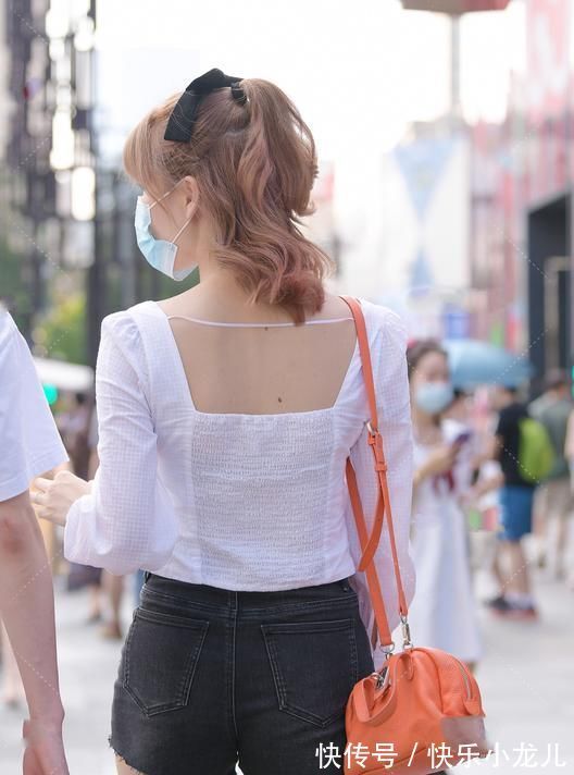 大方领 复古小公主风衬衣,搭配牛仔热裤,清纯可爱满满少女心