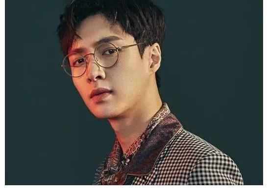 专辑|跑男回舔baby?张艺兴刚做的公司也要黄?蔡徐坤专辑涉嫌违法?