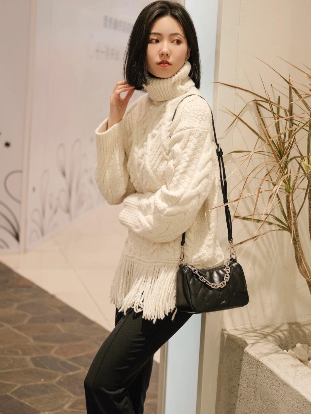 芥末绿|这才是大方得体的冬季搭配,学会4款实用毛衣,照着穿太时尚