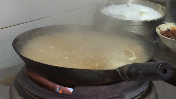  海鸿海鲜面馆|想不到！网红海鲜面馆竟藏在这样的地方