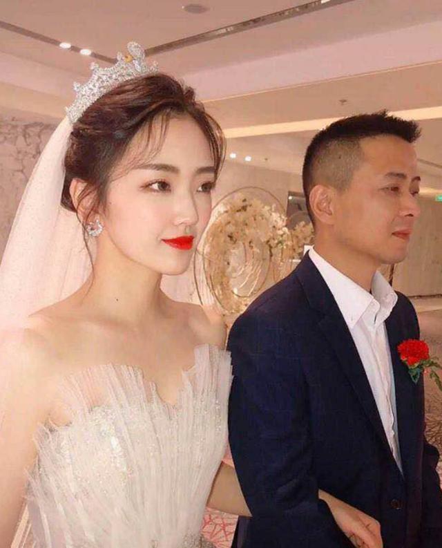 山大 “最帅岳父”火了!出席女儿婚礼被误认为新郎,新郎:压力山大