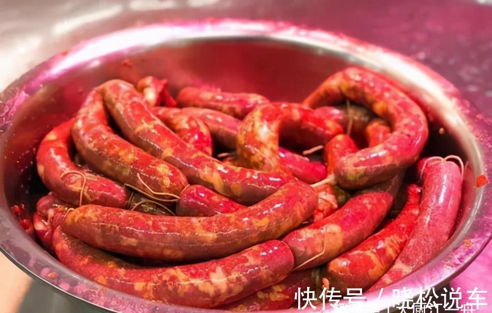 灌香肠时,牢记这3个技巧,灌出的香肠好吃又下饭,放半年也不坏