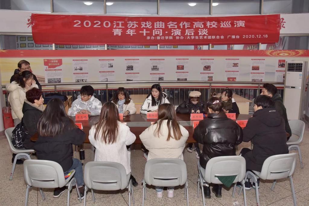  小城|“十字路口”怎么走？淮剧《小城》向学子犀利“发问”