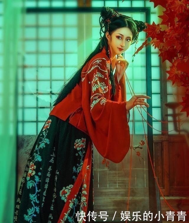 诡异|最近火了一种“阴间”汉服,穿上就可以拍鬼片,很像黑山老妖