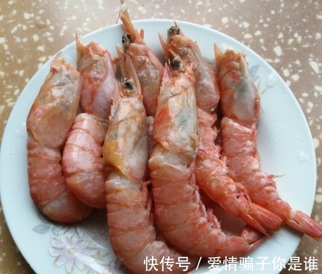 红虾白菜粉丝汤,粉丝滑溜筋道,汤汁味美