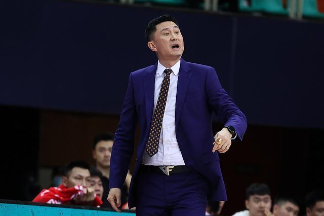 杜锋|官宣!易建联缺阵沪粤大战,连续三场缺席敲响警钟,杜锋做B计划