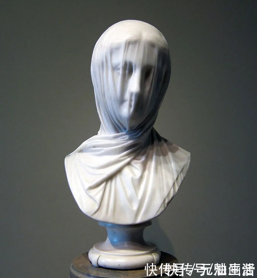 石头#这些雕塑蒙了一层纱布,走近扯一下,才发现纱布也是石头