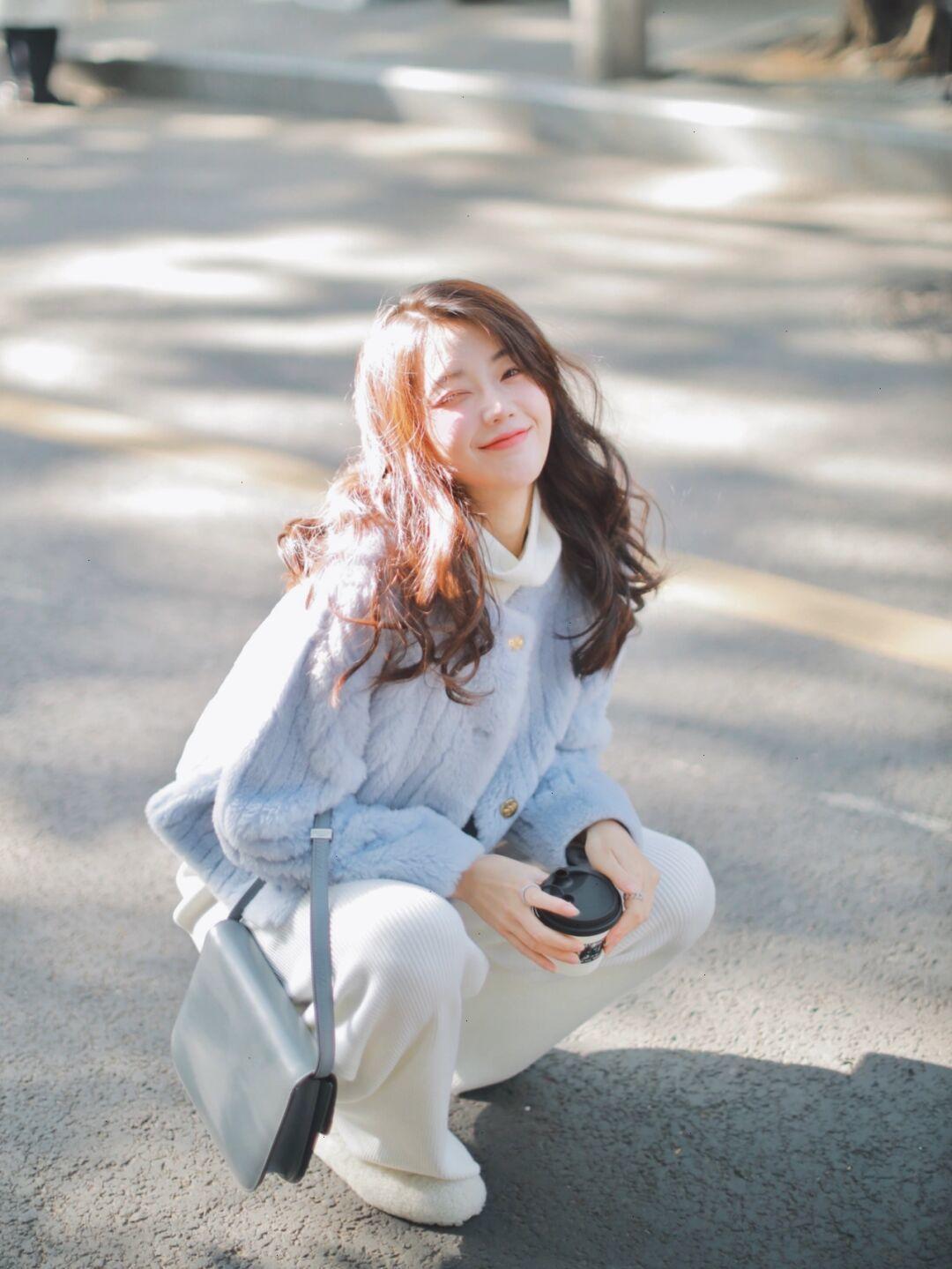 半身裙|女人会穿毛衣才优雅,教你选对款式,轻松展现熟龄气质