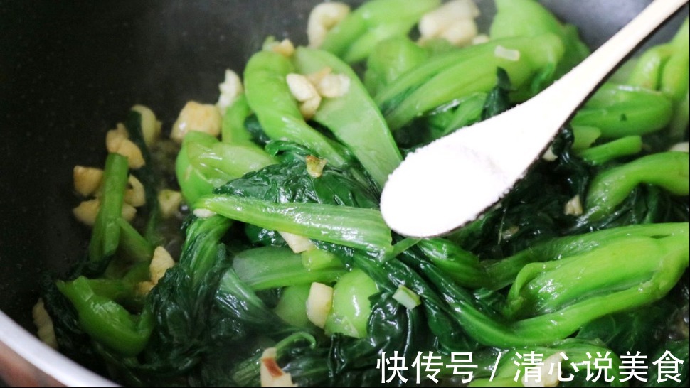 蚝油油菜的家常做法，这几个关键步骤要做好，油菜才入味下饭