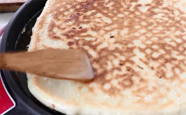 教你在家做千层葱花饼,做出来葱香味十足,层层酥脆,太香了