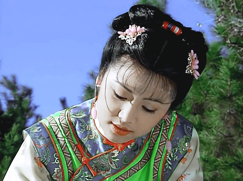 和秋冬超配的大地色，时髦典雅的穿搭，尽显优雅女人魅力