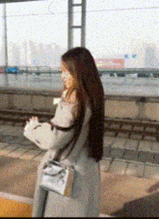 |搞笑GIF:好了 表演结束了 同学们都辛苦了