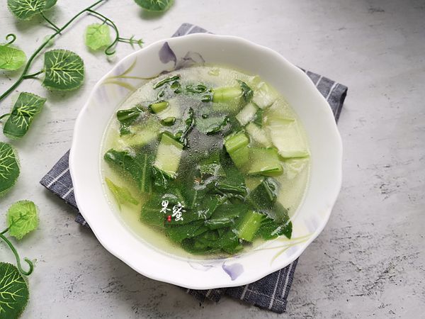 三个人的午餐，三菜一汤，简单而丰富，第一道香而不腻，孩子喜欢