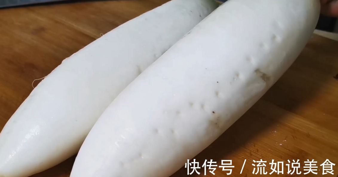 白萝卜别炖肉吃了，学会这样做，香辣入味又解馋，全家爱吃