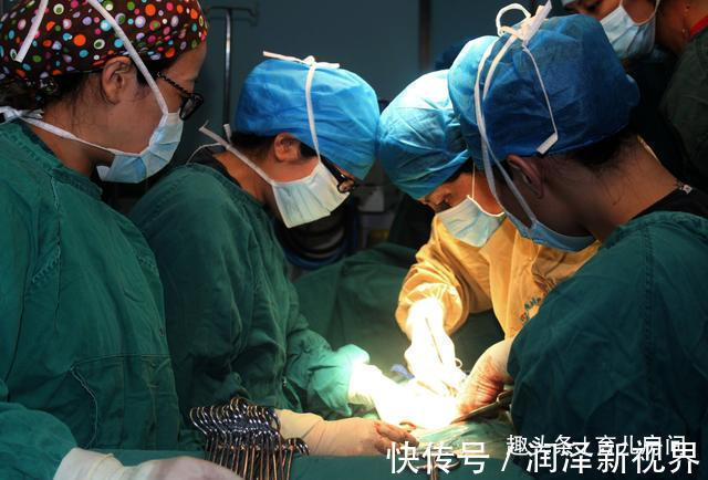 腹部|顺产三个月后腹部剧痛,并掉出异物,医生检查后怒斥家人无知