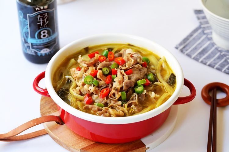 天寒地冻,暖身体适合多吃羊肉,酸菜配羊肉,开胃又下饭