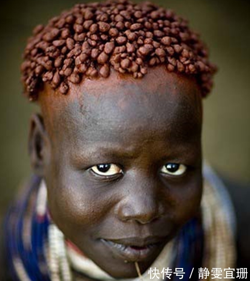 洗头 非洲人的发型:不论多穷都要做发型,有人为保持发型,半年不洗头