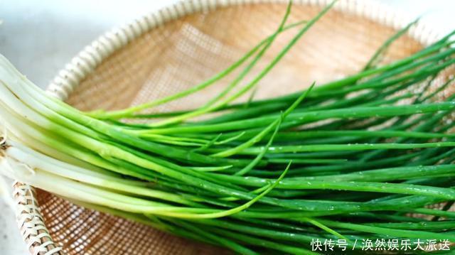 小葱吃不完难保存记住2个小窍门，放一年都新鲜，简单又省钱