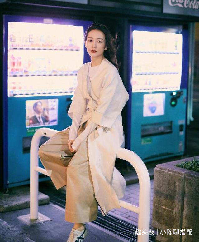 休闲风 穿对了风衣+阔腿裤有多美最简单的搭配思路，给你早秋搭配灵感