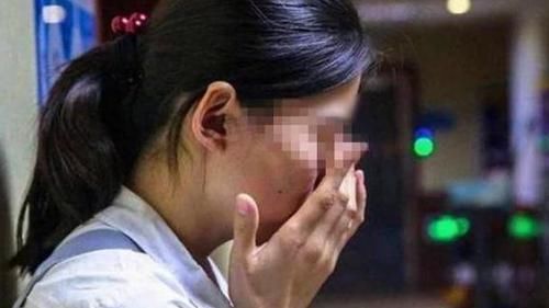 容光焕|外出遛娃,49岁妈妈偶遇49岁奶奶,对比之下差距不只是一点点