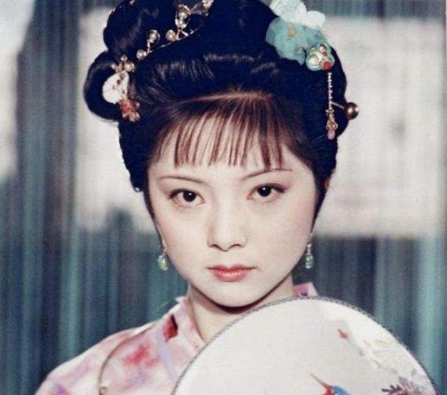 宝钗|与哥哥吵架后,宝钗为什么哭了一夜她在伤心什么