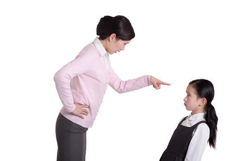 宝爸|妈妈趁娃睡觉就赶时间去洗衣服,转头看到这一幕,眼眶一下湿润了