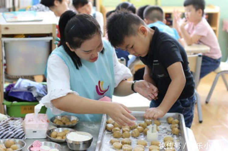 幼儿园亲子作业：用果蔬做动物，看到作品后，老师没忍住笑了