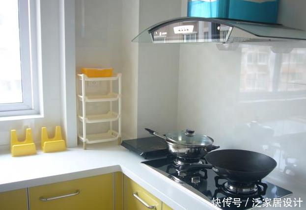 隔断|老婆说没钱就这样装修,用三根木条做客厅隔断,连石膏线都省了