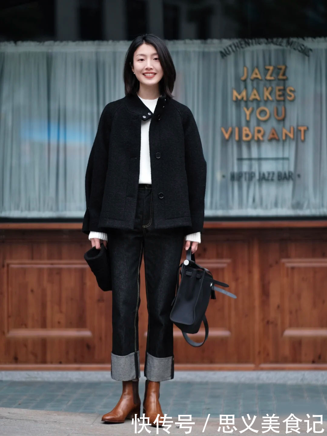 黑色羽绒服＋这5条裤子，时髦高级很显瘦