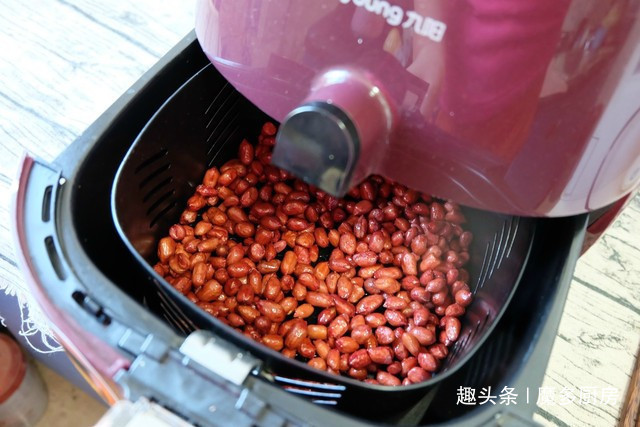 炸花生米这个做法好，8分钟就出锅，又香又脆，不怕糊还省油！