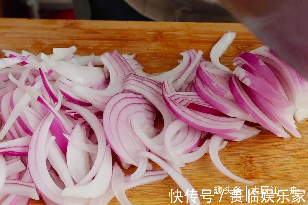 洋葱丝|怪不得饭店的凉拌洋葱那么好吃原来技巧全在这，学不会可惜了