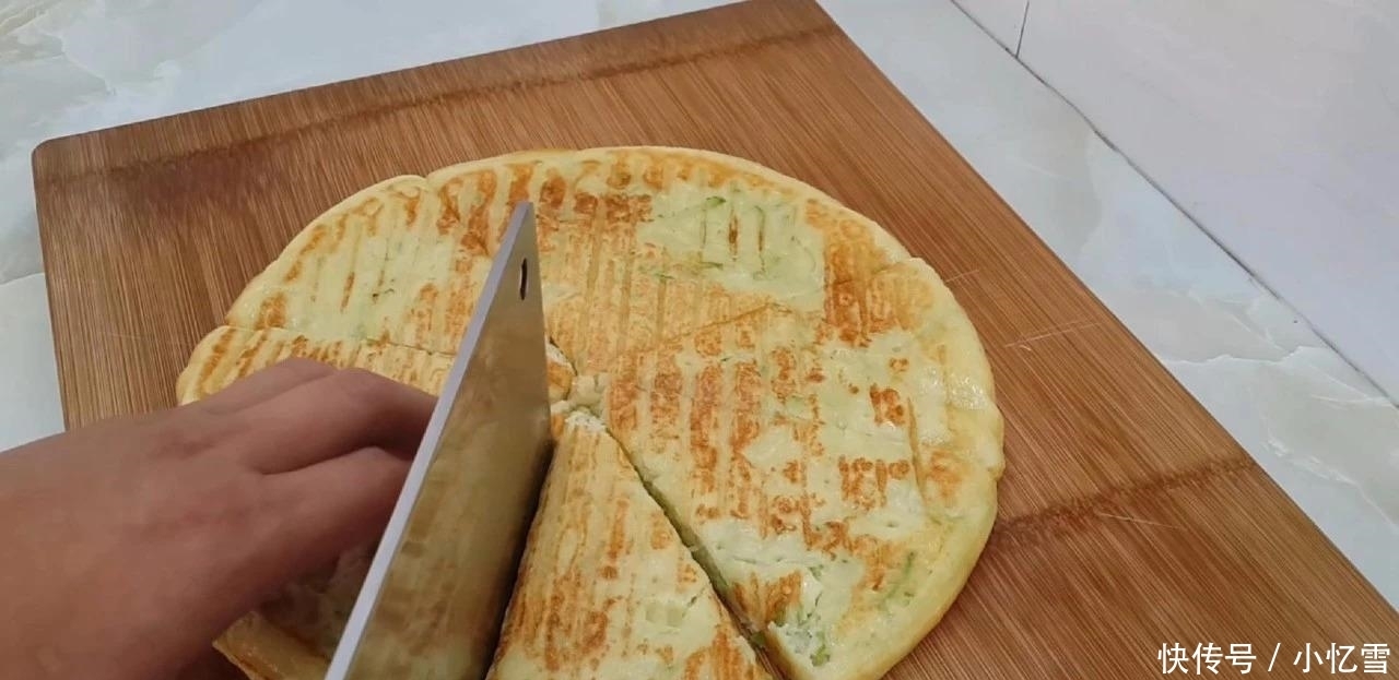  西葫芦|早餐又出新吃法, 不用和面, 做出来比鸡蛋饼都好吃, 好吃到流口水