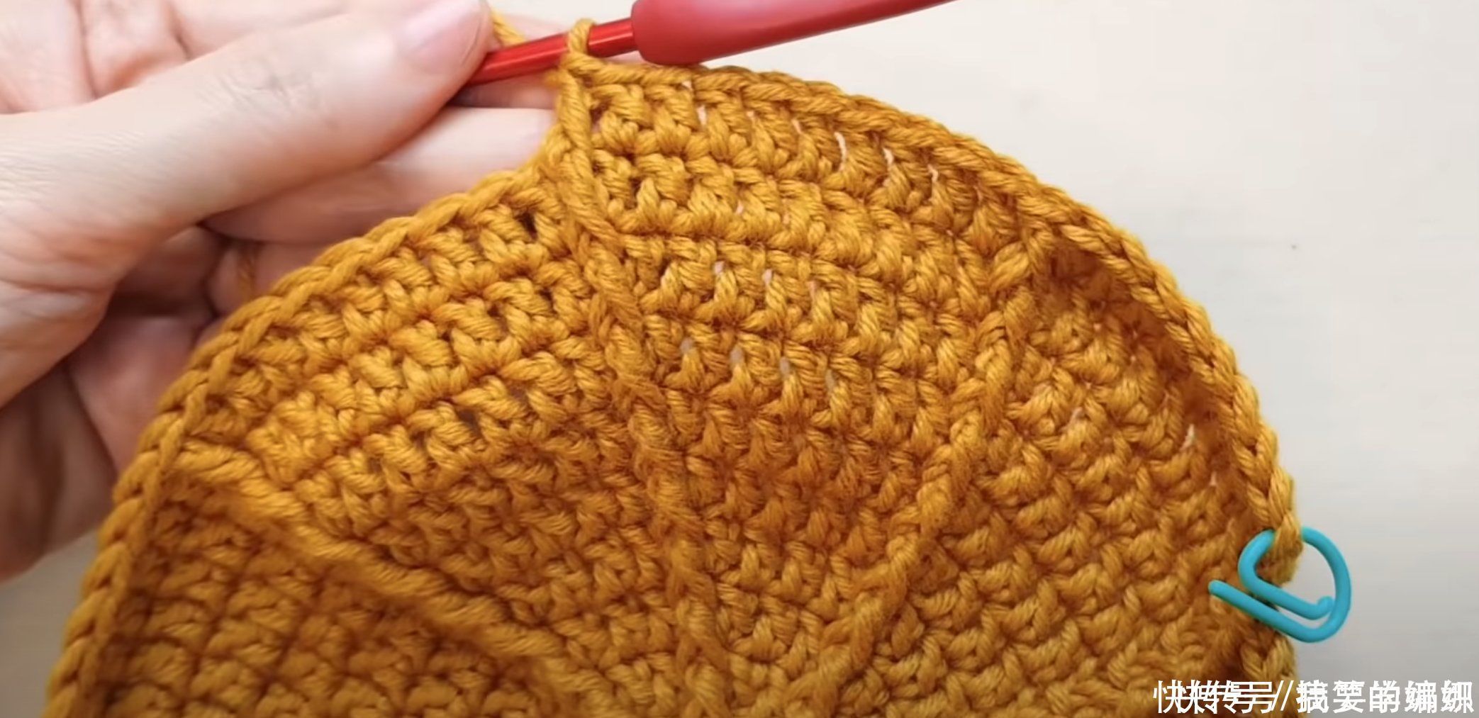 冬夏都可戴的一款帽子,只需换不同的线来钩,出行携带方便可折叠