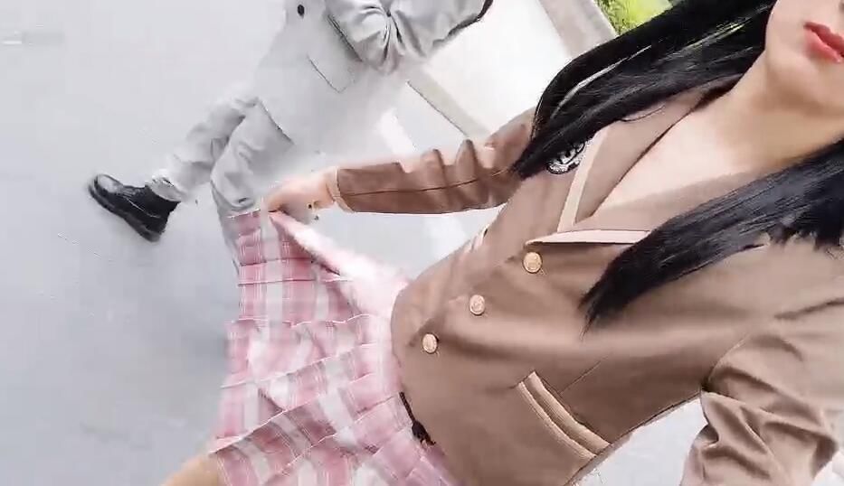 王者|王者荣耀最美女装大佬！酷酷的鑫又穿上JK短裙，而且还上街逛商场