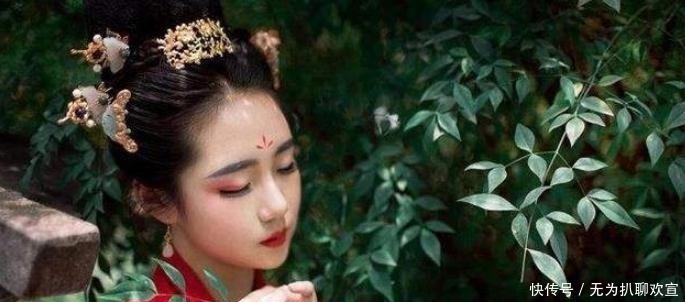 美人!才女上联招亲:雨无门户能留客;才子巧对下联,却视美人如无物