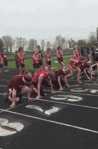 |搞笑GIF:不好意思打扰一下,请问你们是要组团去搞笑吗?