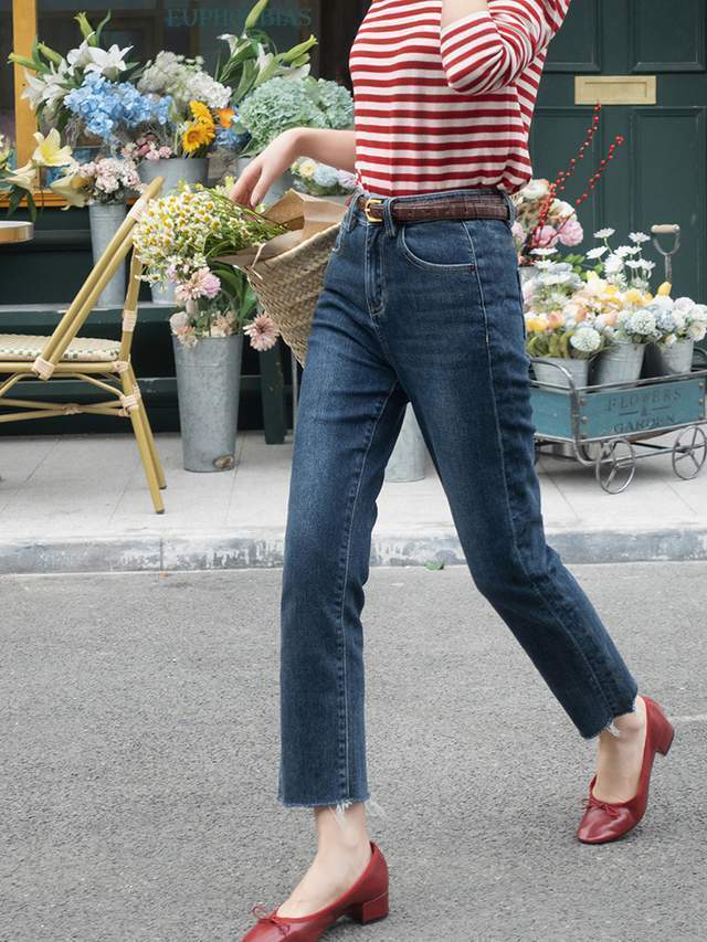 高跟鞋 秋季,穿什么鞋才洋气,今年流行穿“羊皮”粗跟平底鞋,舒适优雅