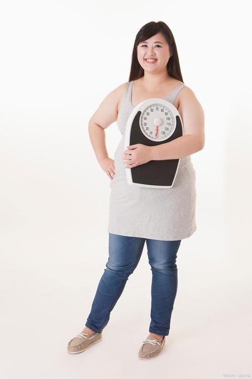 体重|每天仅吃1个苹果，1个月会瘦几斤？短期减重、长期反弹，你自己选