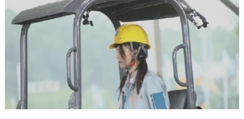 跑男全员开挖掘机路透出炉!Baby呆萌,白鹿专业,林一氛围感绝了