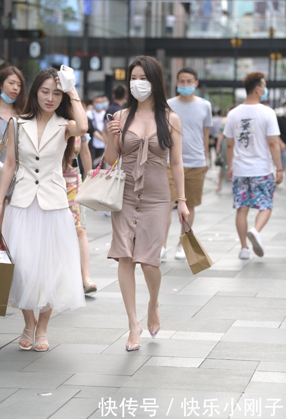 姐姐|大姐姐的别致裙装,时尚又有气质,一件解决穿搭问题!