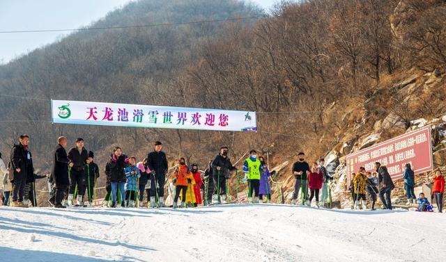 音网|百名抖音网红齐聚鲁山天龙池,首届抖音英雄联盟大会暨滑雪节开幕
