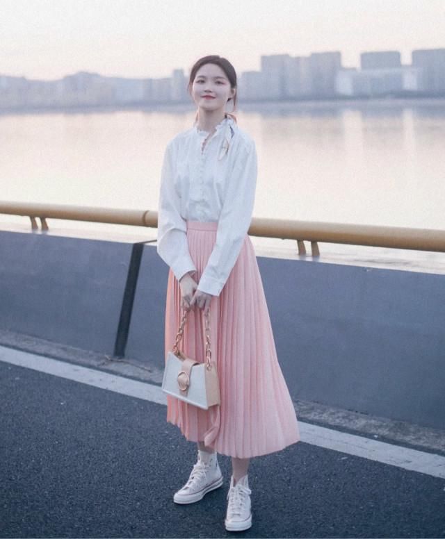 你什么“脸型”，就配什么发型和衣服！自测一下，搭对了美个几倍