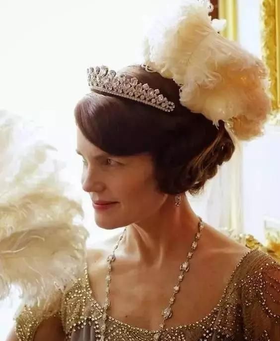 “冠冕”与“皇冠”有什么不同28顶古董冠冕,讲述欧洲贵族头顶上的百年奢华