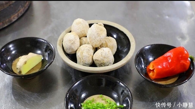 皮蛋的美味做法,只要一个料汁,制作超简单,全家都爱吃