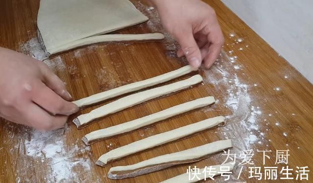 自制|自制麻花的做法,大厨教你详细步骤,香酥又掉渣,出锅孩子抢着吃